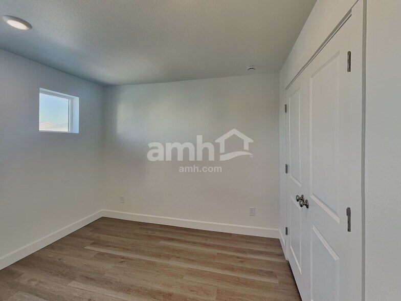 Building Photo - 13802 E 100th Dr