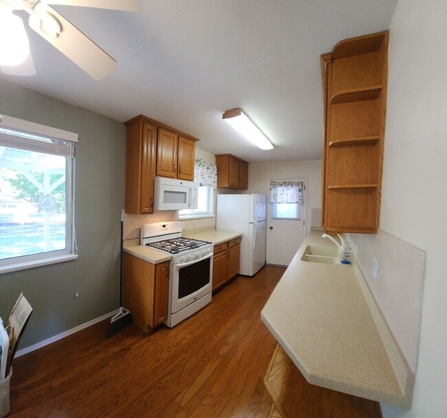 Building Photo - 2 bedroom 1 bath home in fantastic location