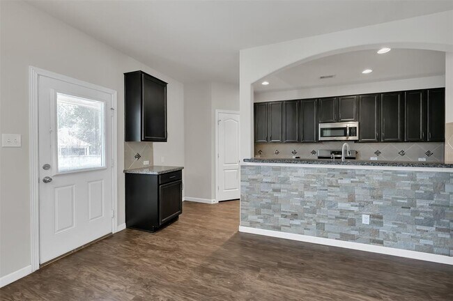 Building Photo - 946 Fife Dr