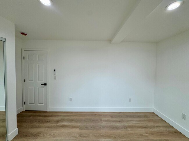 Building Photo - Large New Construction 3 bed 2 Bath Apartm...