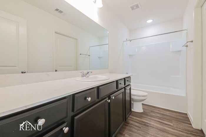 Building Photo - 6215 Old Bridge Way