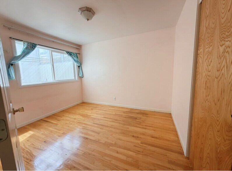 Building Photo - 307 Teddy Ave