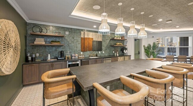 Building Photo - 515 Royal Ct