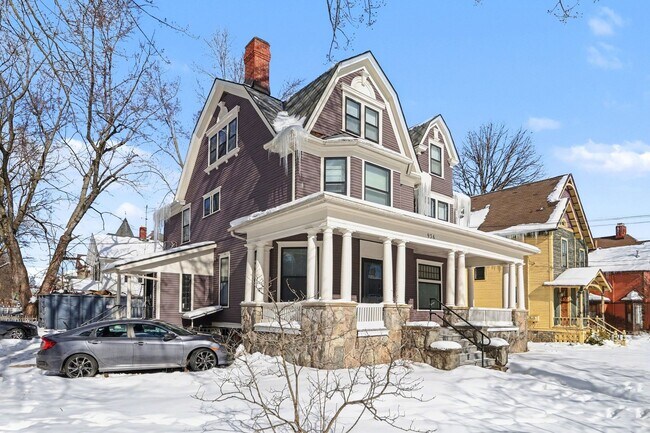 Building Photo - Fully Renovated 1 Bedroom in Historic Sloan Neighborhood $1099