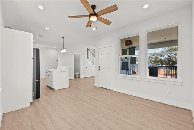 Building Photo - 1910 Bayou Shore Dr