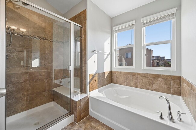 Building Photo - 6914 Dusty Miller Way