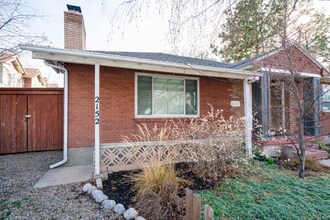 Building Photo - Spacious 2 Bed Basement Apartment