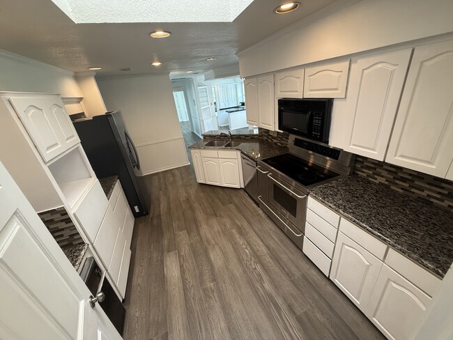 Building Photo - 501 Lake Ranch Ln