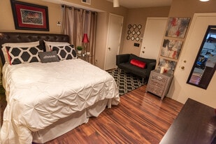 Building Photo - 511 Paul St