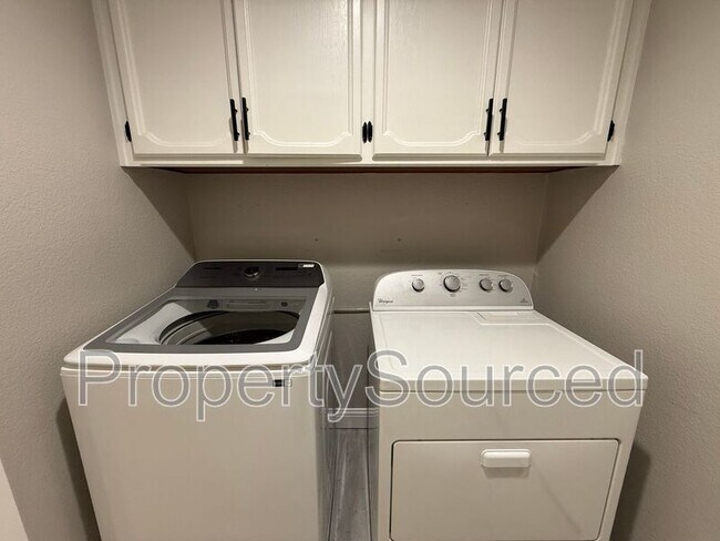 Building Photo - 1351 Aksland Dr