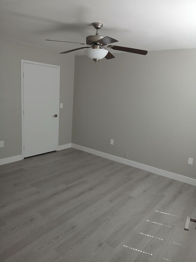 Building Photo - 555 E Silverado Ranch Blvd