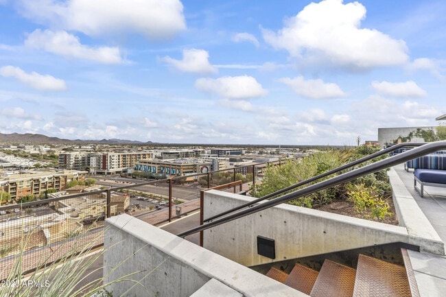 Building Photo - 7180 E Kierland Blvd