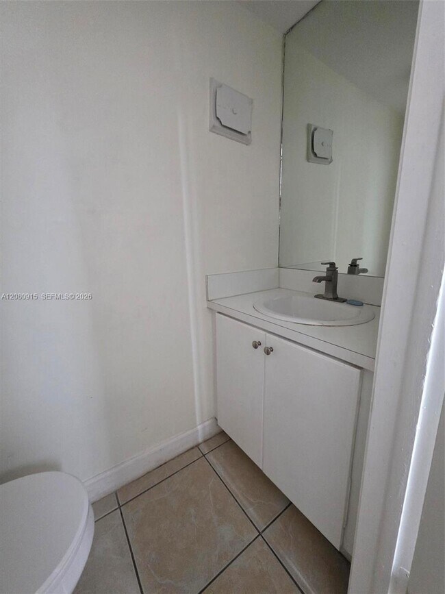Building Photo - 9375 Fontainebleau Blvd