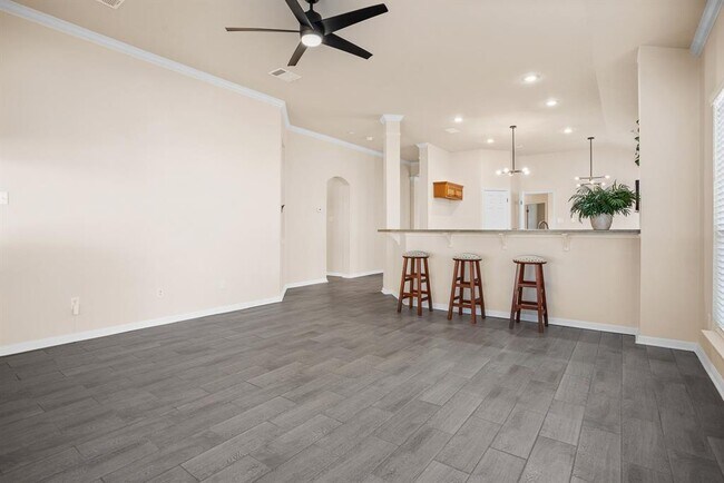 Building Photo - 313 Greenside Ln