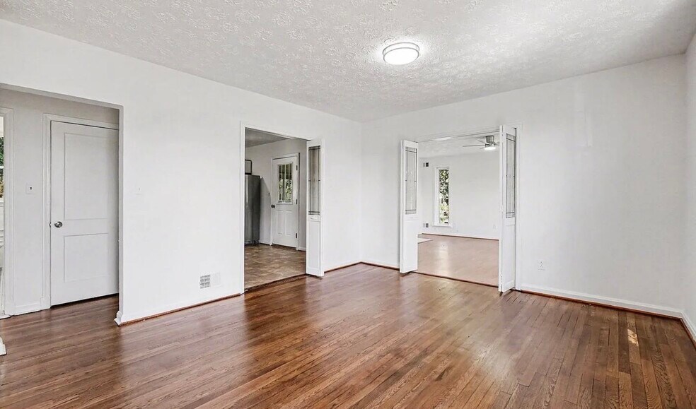 Building Photo - 4806 Hazelwood Ave