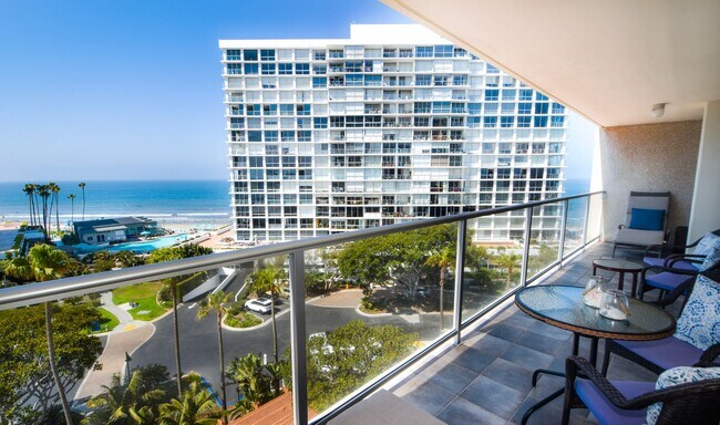 Building Photo - 1750 Avenida Del Mundo