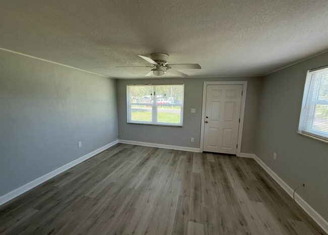 Building Photo - 5904 Kingsview Ln