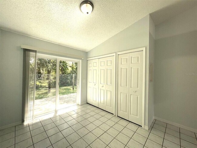 Building Photo - 1056 S Buena Vista Dr