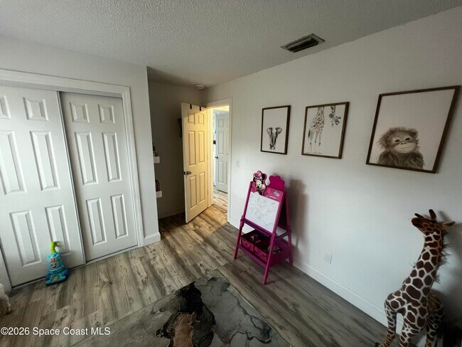 Building Photo - 2300 Hickory Dr