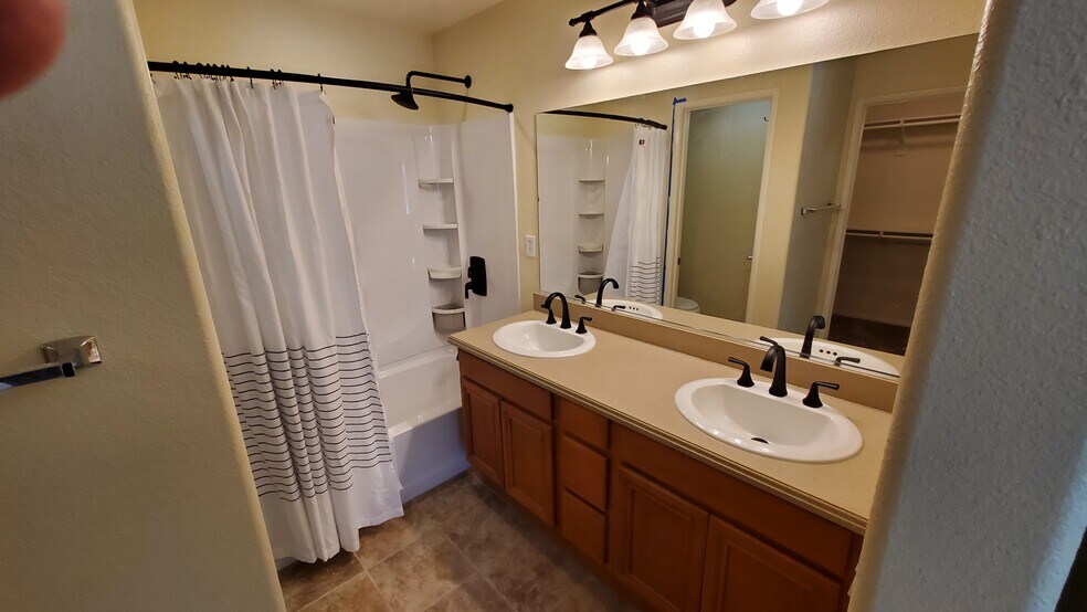 Downstairs bath - 10488 Hollingsworth Way