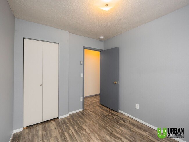 Building Photo - South Hill Gem! Spacious 3 Bedroom Home with Garage