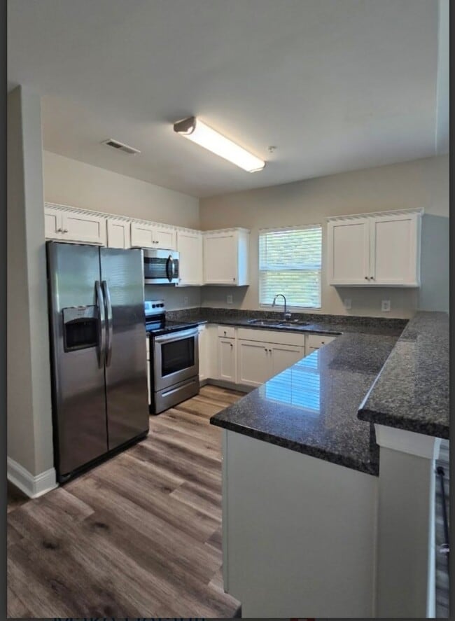 Building Photo - Beautiful 3BR/2BA Condo with Scenic Pond V...