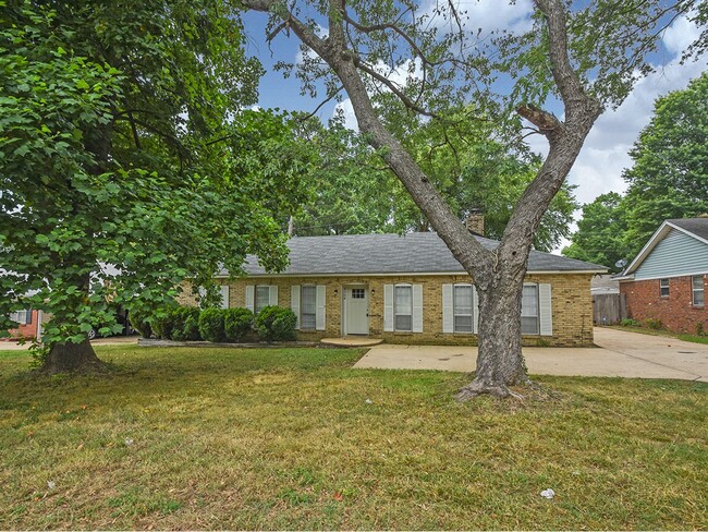 Primary Photo - UPDATED 3 bed, 2 bath home with great curb...