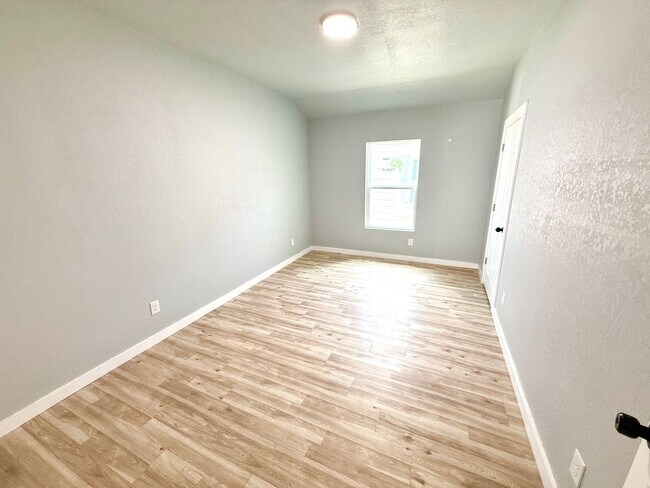 Building Photo - 2706 Observation Dr