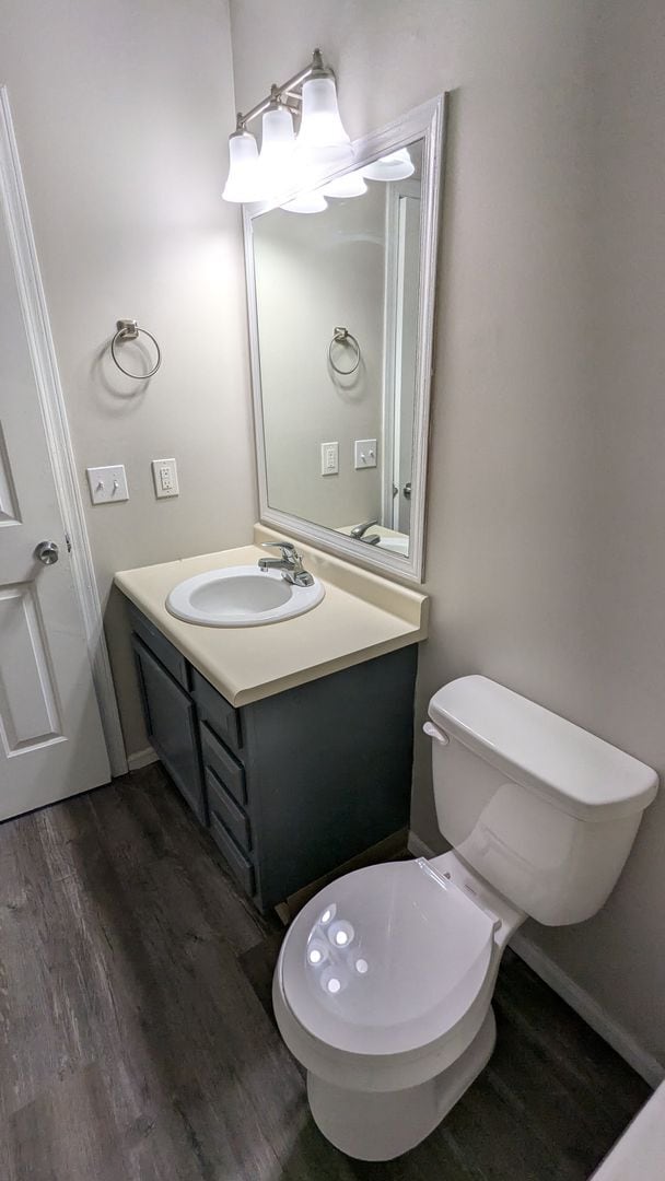 Building Photo - MN Cedar Village (859)