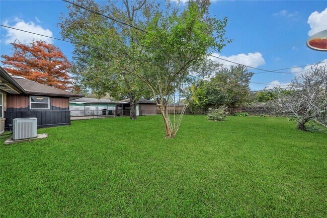 Building Photo - 1930 Brimberry St