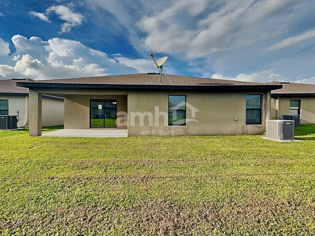 Building Photo - 733 Chatham Walk