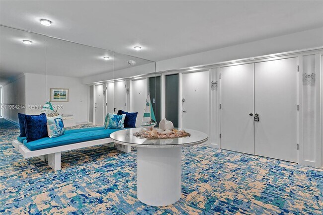 Building Photo - 669 NE Plantation Rd