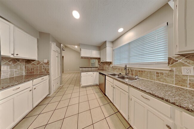 Building Photo - 19403 Westhaven Dr