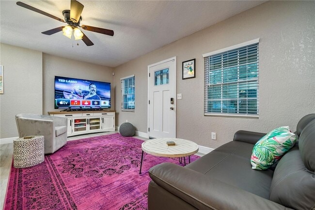 Building Photo - 113 W Adalee St