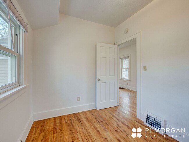 Building Photo - 2122 S 35th Ave