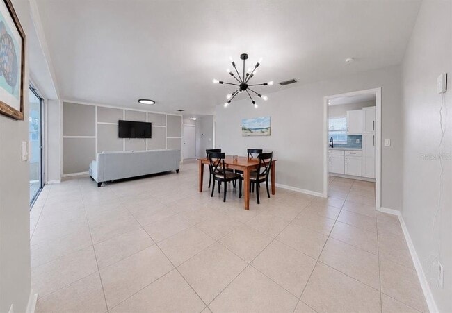 Building Photo - 1725 Bikini Ct