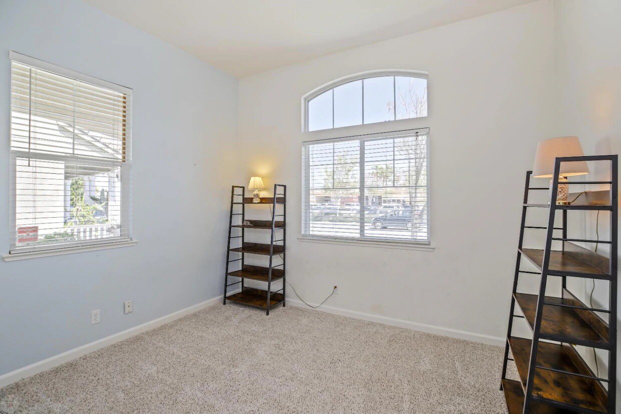Building Photo - 4287 Windsong Dr