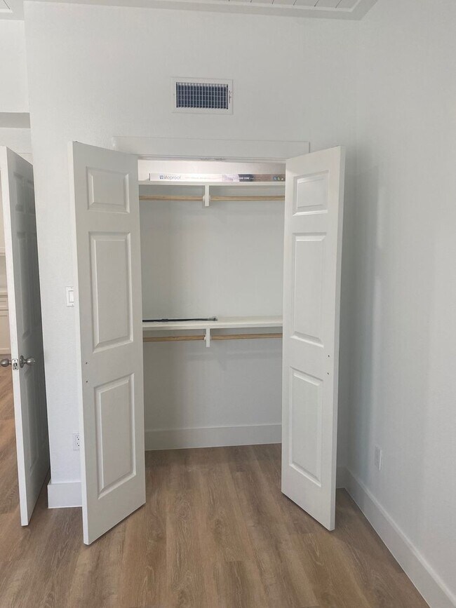 Building Photo - Marina Pointe One Bedroom Unit