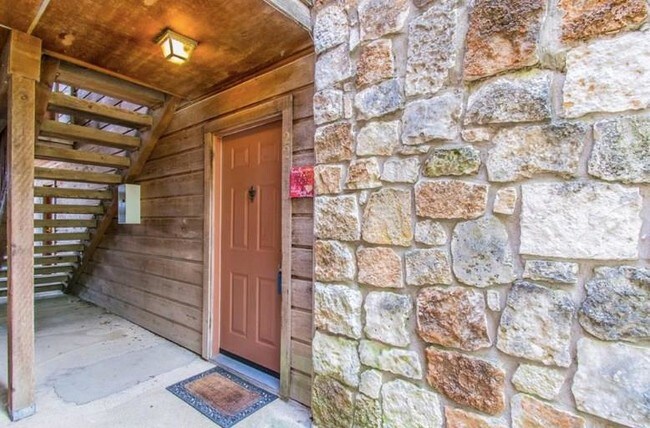 Building Photo - 6903 Deatonhill Dr