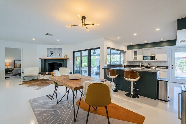 Building Photo - 10610 N 35th St