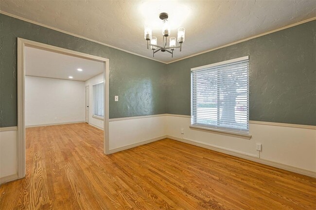 Building Photo - 2312 N Warren Ave