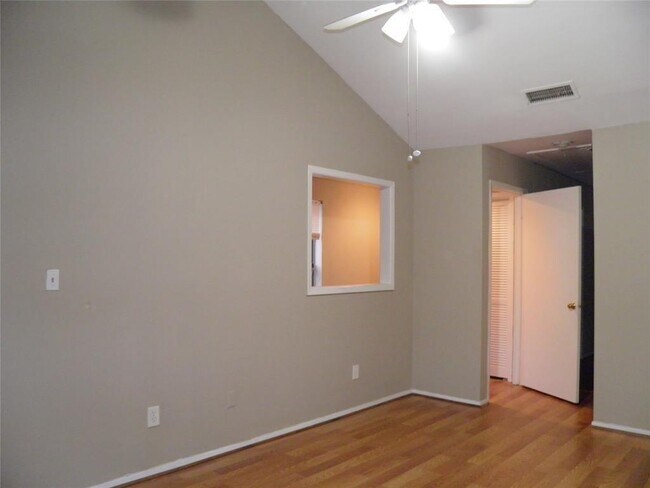 Building Photo - 9901 Sharpcrest St