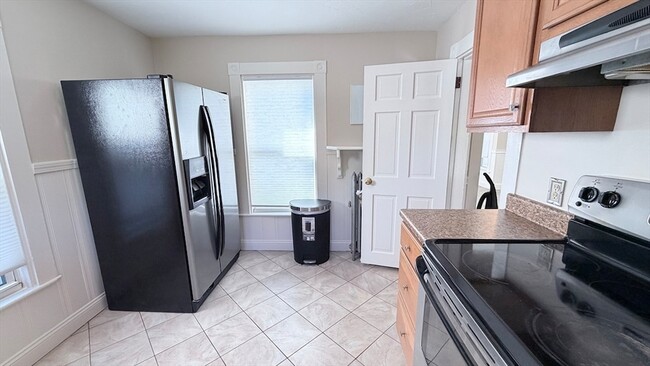 Building Photo - 391 Commercial St