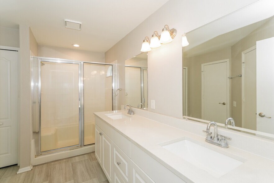 Building Photo - 26808 Haverhill Dr