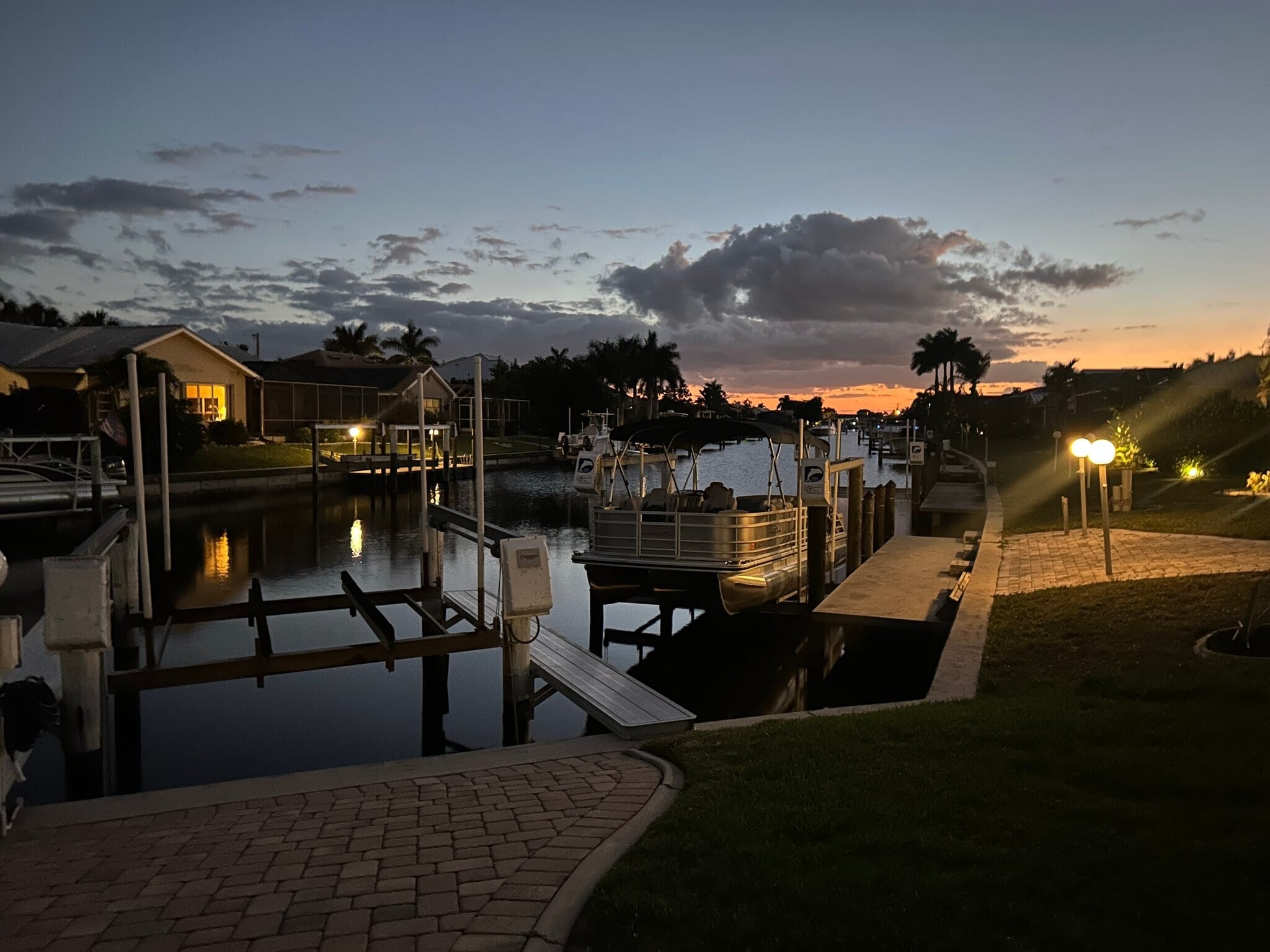 Building Photo - 1001 Mineo Dr