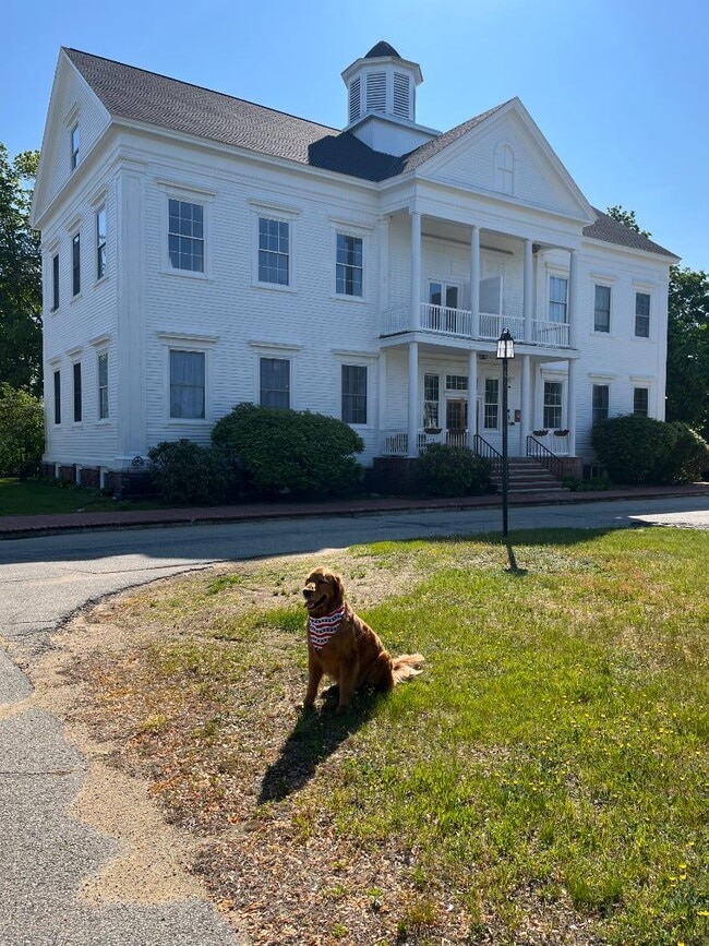 Building Photo - 16 Oak St