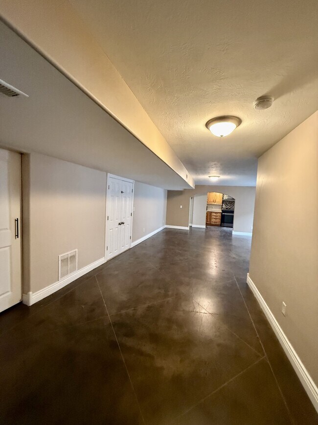 Building Photo - 4427 Lago Grande Dr