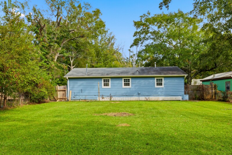 Building Photo - 205 Cunningham Dr