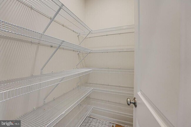 Building Photo - 317 Foxglove Way