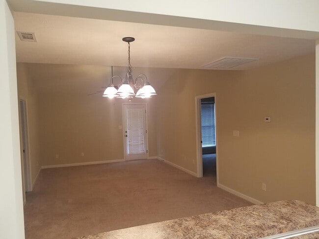 Building Photo - 423 Tarsel Ct